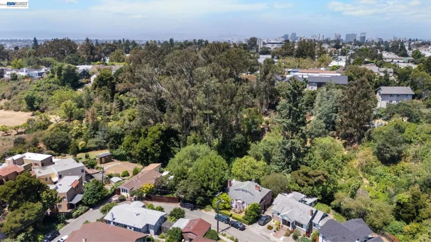 2521 Pleasant St, Oakland, California 94602