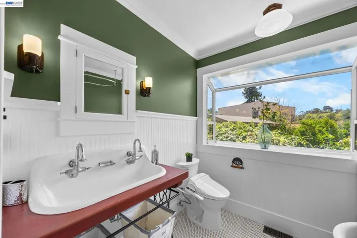2521 Pleasant St, Oakland, California 94602