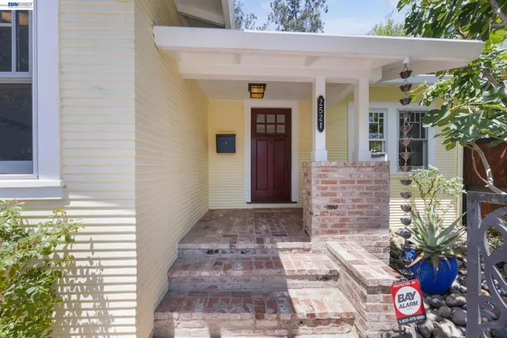 2521 Pleasant St, Oakland, California 94602