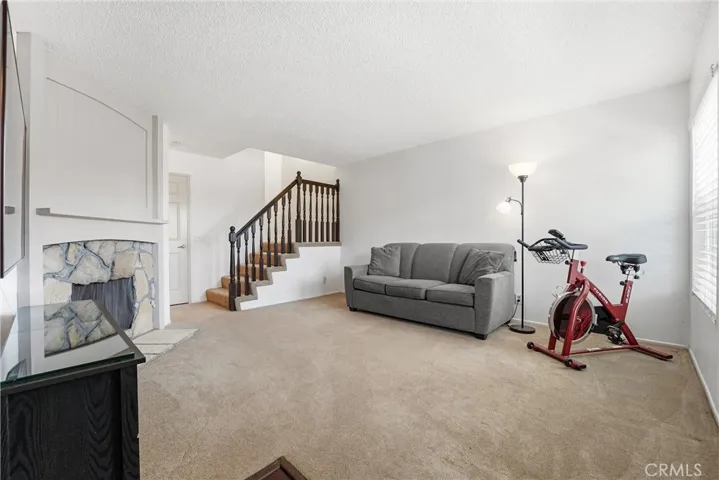 Large Living Room - Interior Freshly Painted.