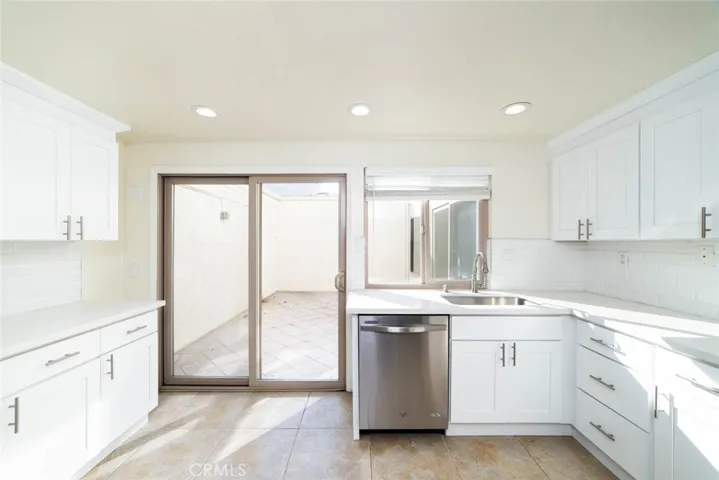 13 Morena 26, Irvine, California 92612