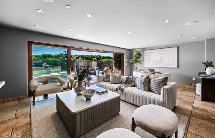 2615 Victoria, Laguna Beach, California 92651
