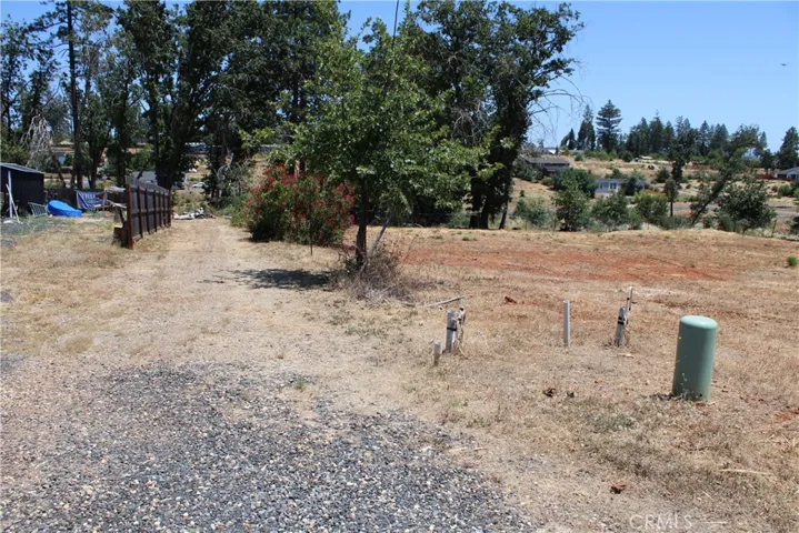 Driveway off Clara Ln, flag lot