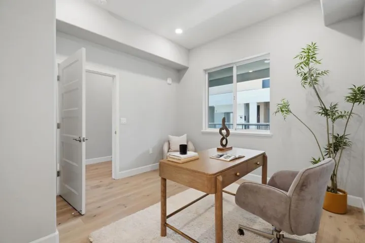 287 Llano De Los Robles Avenue 9, San Jose, California 95136