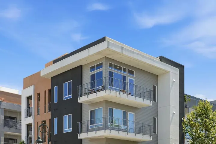 287 Llano De Los Robles Avenue 9, San Jose, California 95136