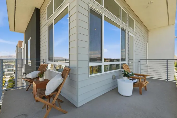 287 Llano De Los Robles Avenue 9, San Jose, California 95136