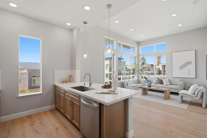 287 Llano De Los Robles Avenue 9, San Jose, California 95136