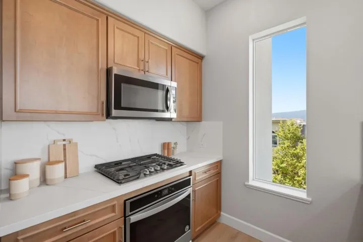 287 Llano De Los Robles Avenue 9, San Jose, California 95136