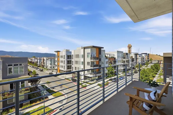 287 Llano De Los Robles Avenue 9, San Jose, California 95136