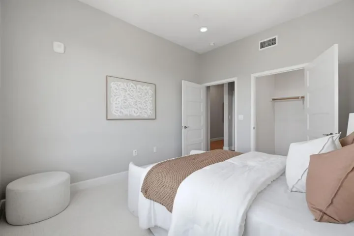 287 Llano De Los Robles Avenue 9, San Jose, California 95136