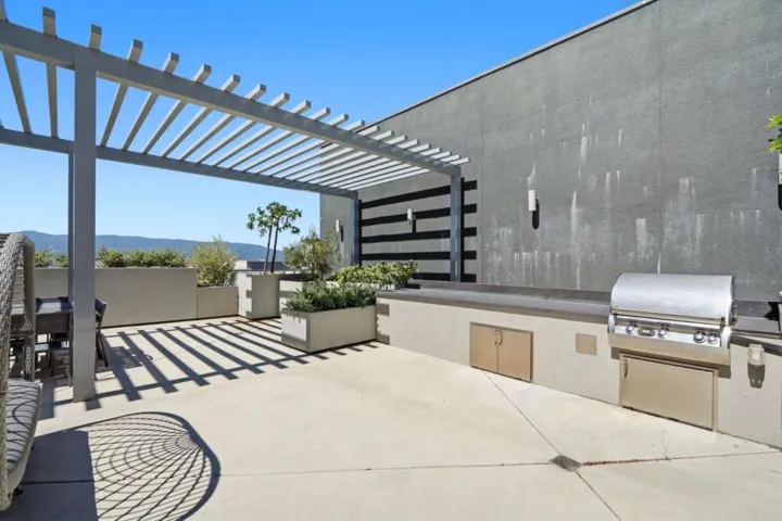 287 Llano De Los Robles Avenue 9, San Jose, California 95136