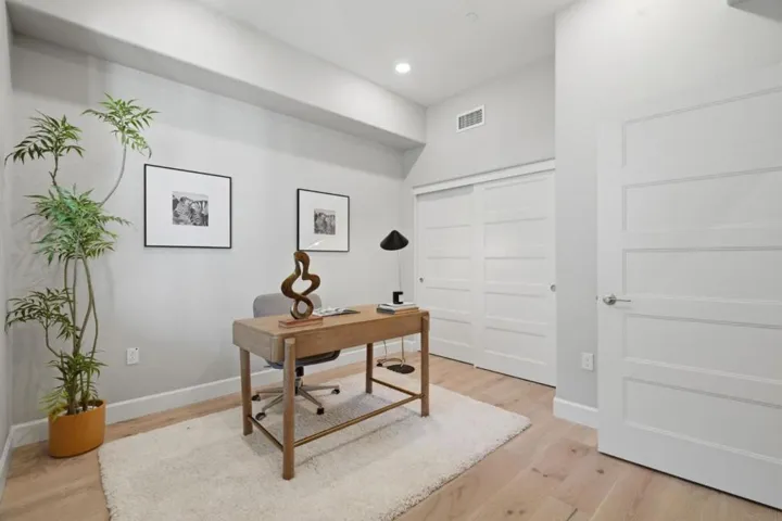 287 Llano De Los Robles Avenue 9, San Jose, California 95136