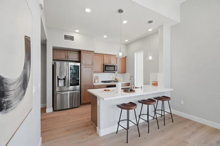 287 Llano De Los Robles Avenue 9, San Jose, California 95136