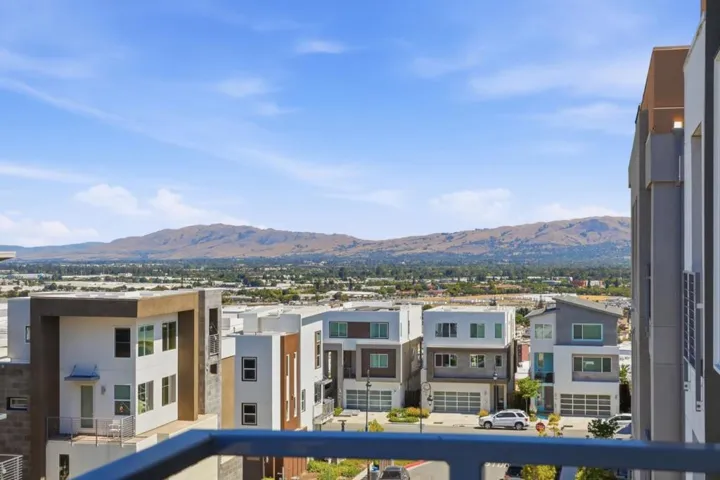 287 Llano De Los Robles Avenue 9, San Jose, California 95136