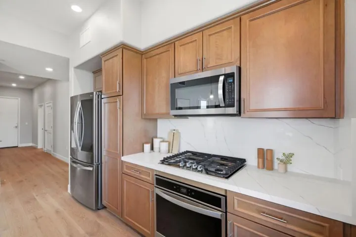 287 Llano De Los Robles Avenue 9, San Jose, California 95136