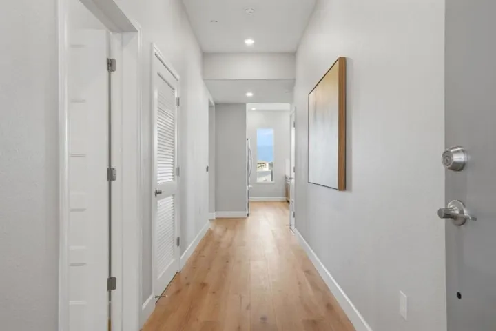 287 Llano De Los Robles Avenue 9, San Jose, California 95136