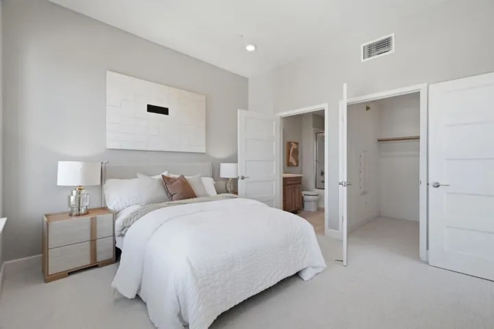 287 Llano De Los Robles Avenue 9, San Jose, California 95136