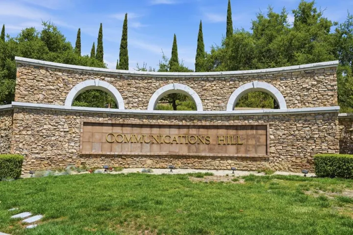 287 Llano De Los Robles Avenue 9, San Jose, California 95136