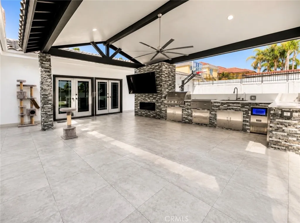 OUTDOOR BBQ ENTERTAINMENT AREA
