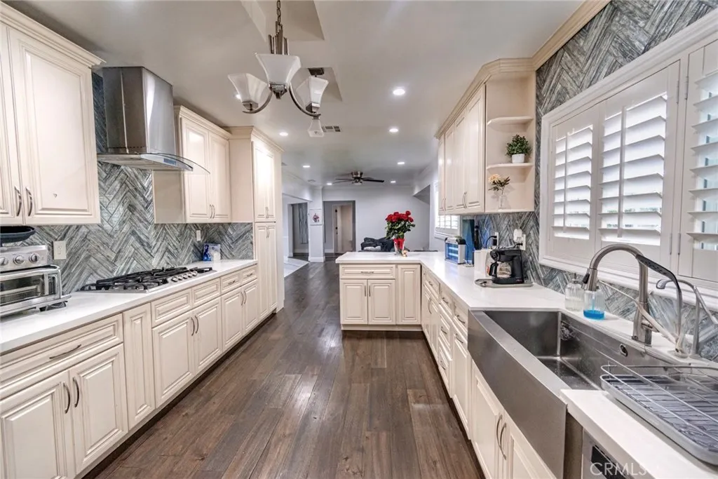 GOURMET KITCHEN