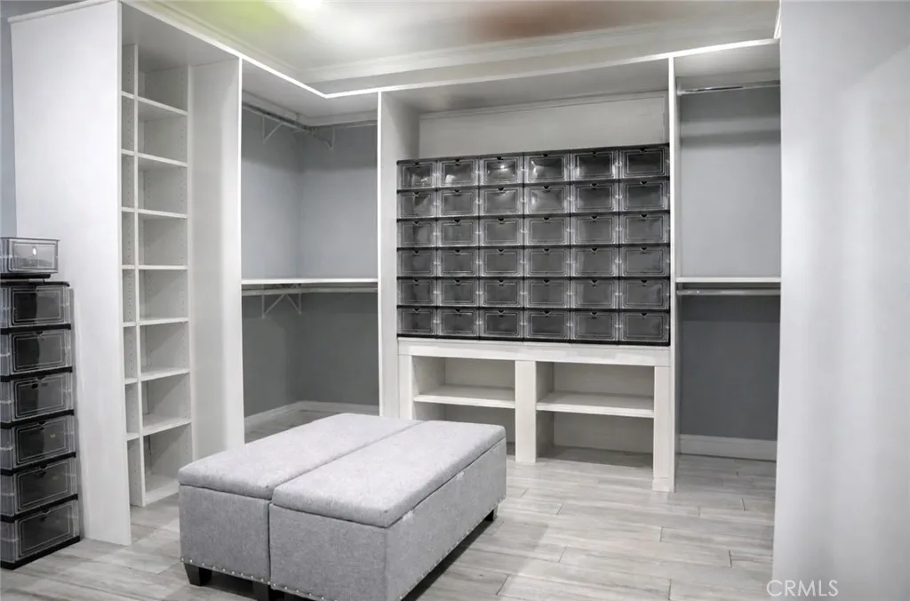 MASTER CLOSET