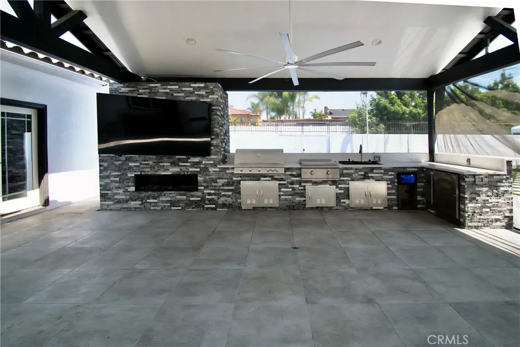 OUTSIDE ENTERTAINMENT AREA
