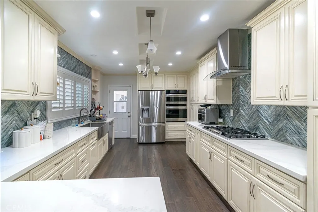 GOURMET KITCHEN 
