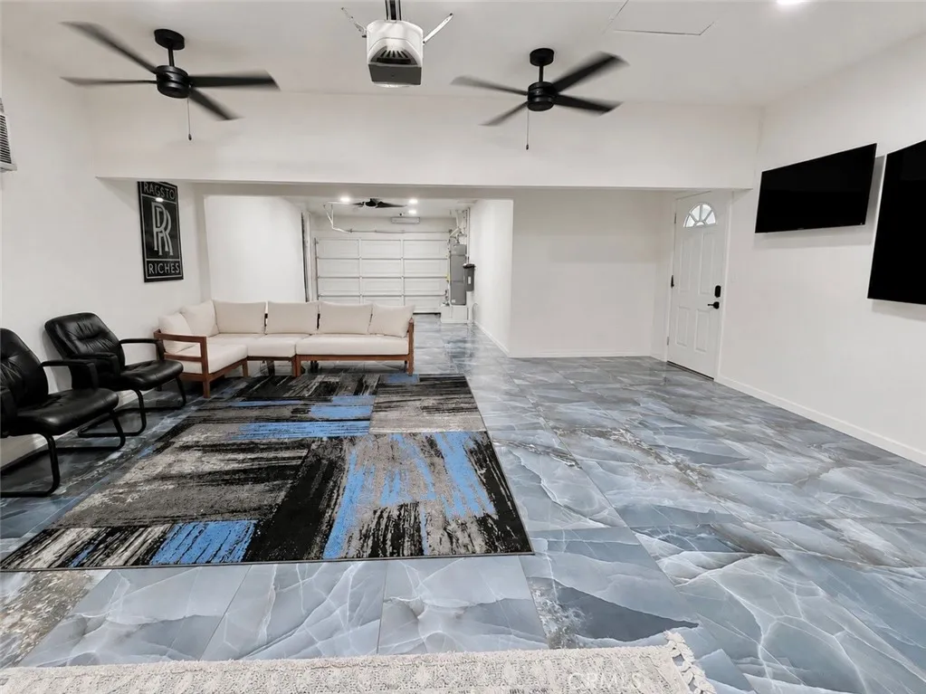 GARAGE WITH PREMIUM FLOORING