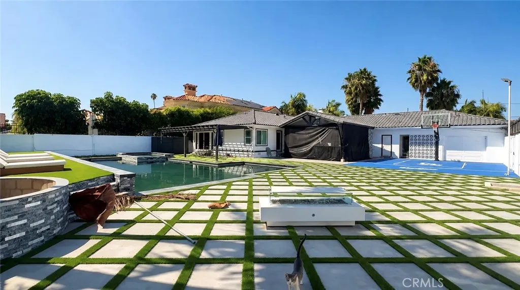 OUTDOOR BBQ AND ENTERTAINMENT AREA