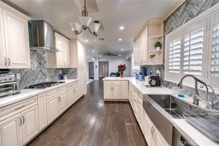GOURMET KITCHEN