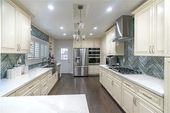 GOURMET KITCHEN 

