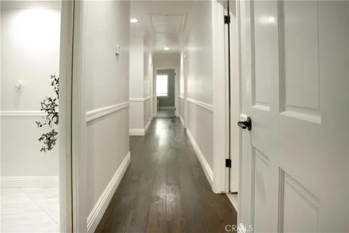 HALLWAY TO LIVING AREA
