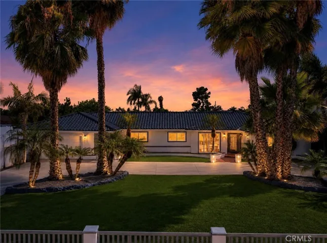 TWILIGHT FRONT ENTRANCE