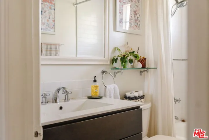 4501 Finley Avenue 10, Los Angeles, California 90027