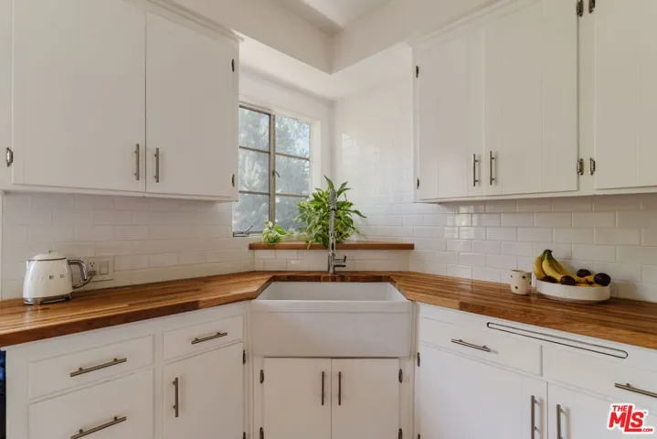 4501 Finley Avenue 10, Los Angeles, California 90027