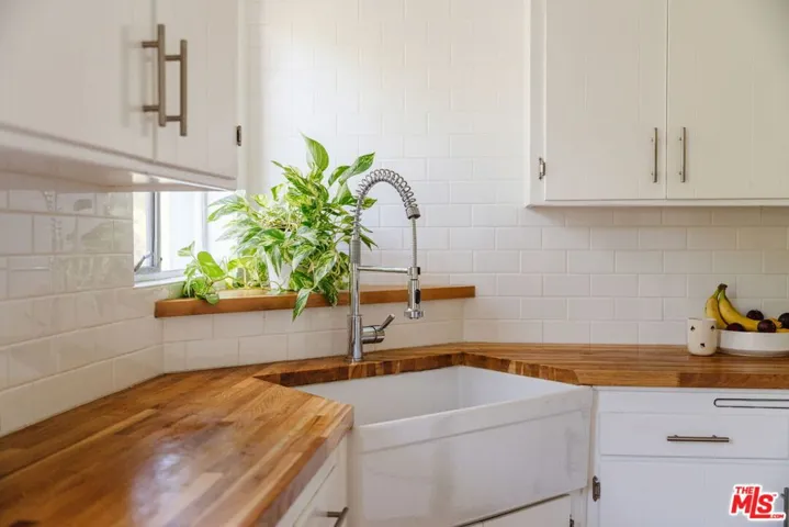 4501 Finley Avenue 10, Los Angeles, California 90027