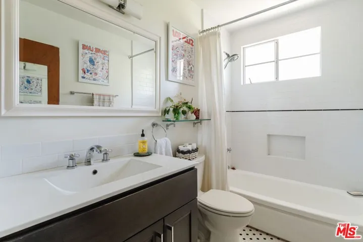 4501 Finley Avenue 10, Los Angeles, California 90027
