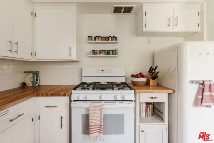4501 Finley Avenue 10, Los Angeles, California 90027