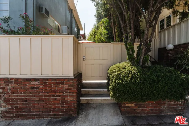 4501 Finley Avenue 10, Los Angeles, California 90027