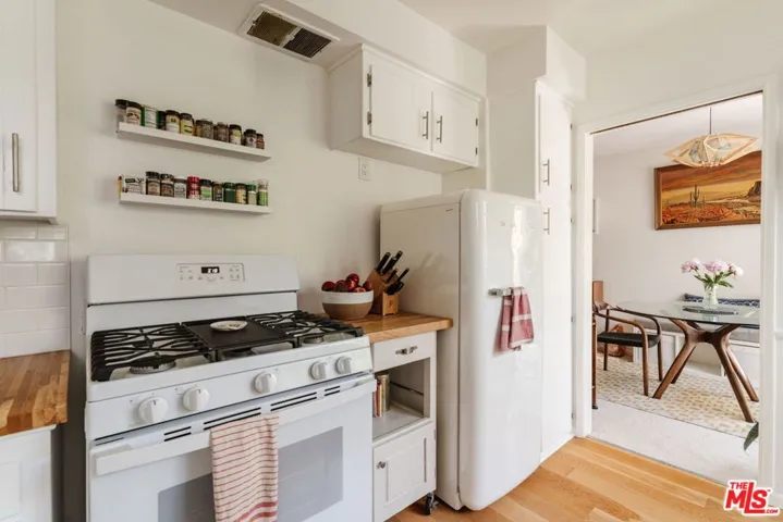 4501 Finley Avenue 10, Los Angeles, California 90027