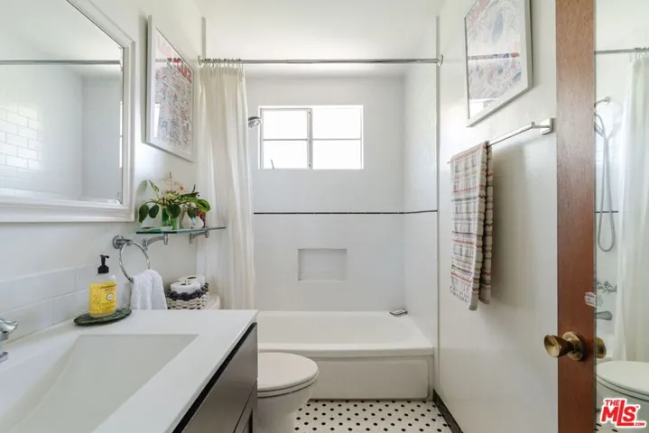 4501 Finley Avenue 10, Los Angeles, California 90027
