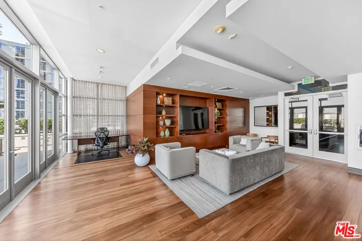 1155 S Grand Avenue 915, Los Angeles, California 90015
