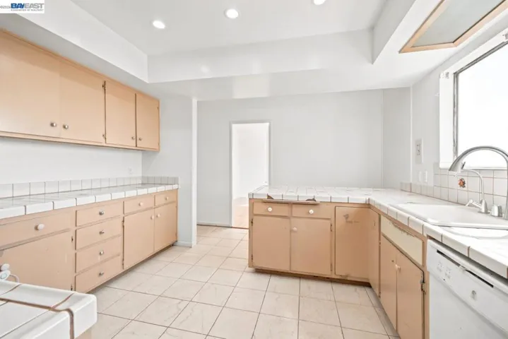 17005 Santa Fe St, Hayward, California 94541
