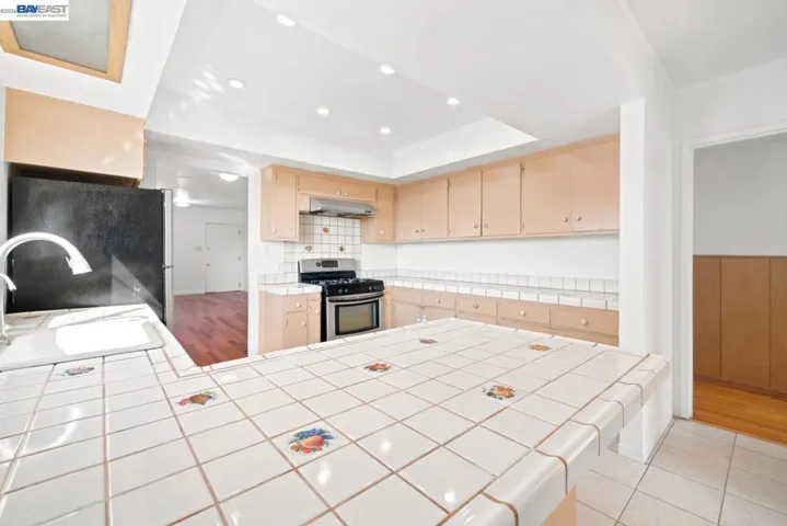 17005 Santa Fe St, Hayward, California 94541