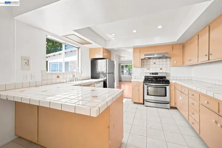 17005 Santa Fe St, Hayward, California 94541