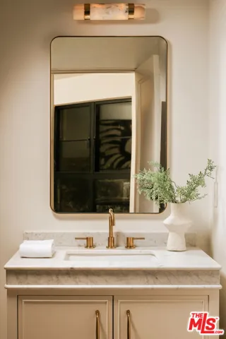 1748 Correa Way, Los Angeles, California 90049
