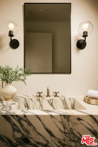 1748 Correa Way, Los Angeles, California 90049