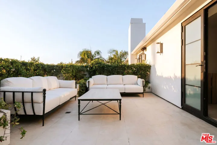 1748 Correa Way, Los Angeles, California 90049