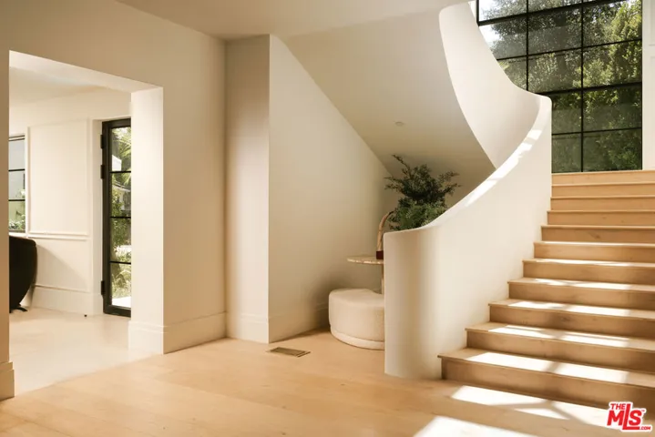 1748 Correa Way, Los Angeles, California 90049