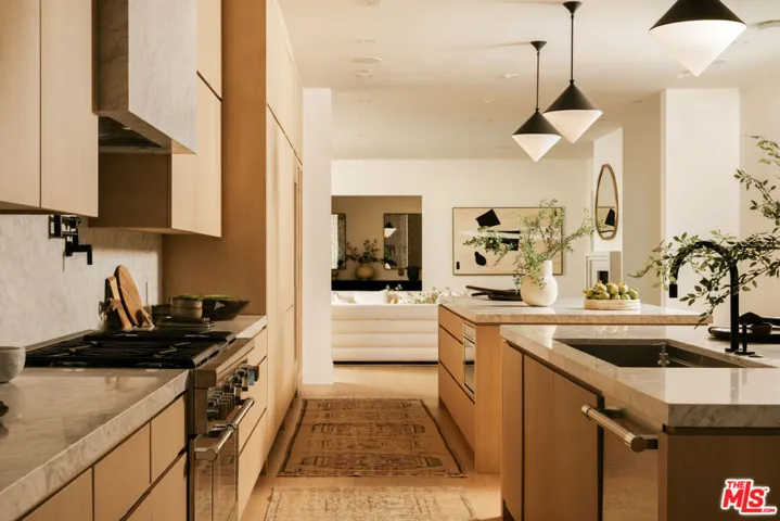 1748 Correa Way, Los Angeles, California 90049
